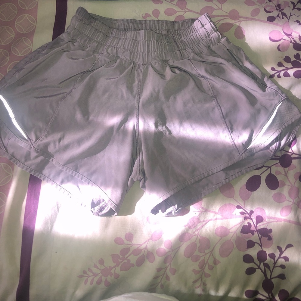 Lululemon athletica Hotty Hot size 2 short